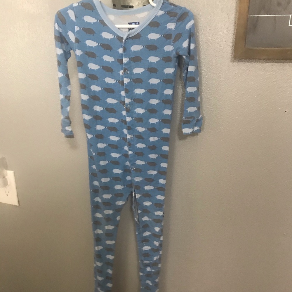 Kickee pants footsie
